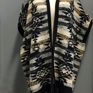 Knit Aztec Design O/S Fringed Poncho/Cape/Kimono, Black/Cream